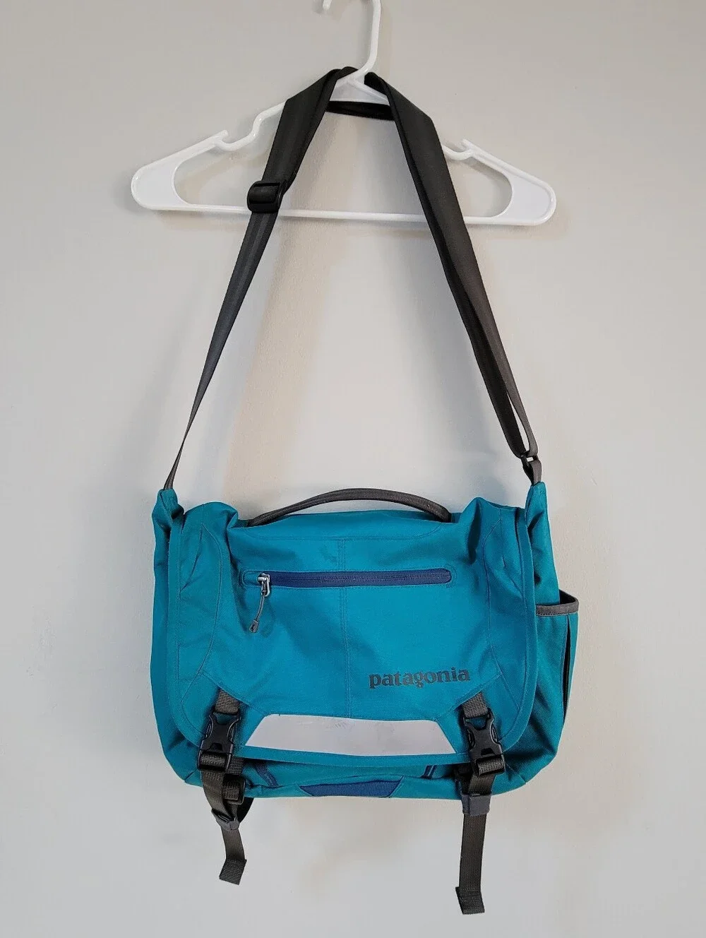 Patagonia Half Mass Messenger Crossbody Bag Unisex OS Travel Hiking Outdoor